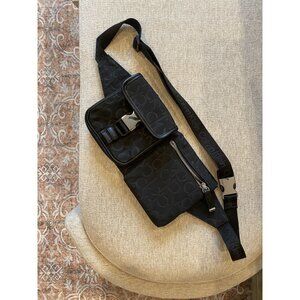 Calvin Klein Calvin Klein Black Fanny Pack with Silver Detailing – Sleek Minimal